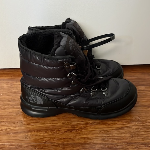 NWT The North Face Women’s Thermoball Lace II Snow Boots - Picture 2 of 3